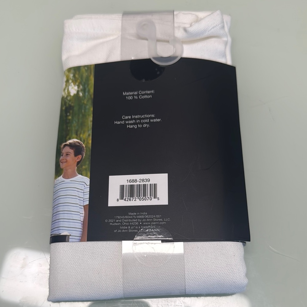 J.O.A. White Cotton Apron - Picture 2 of 2